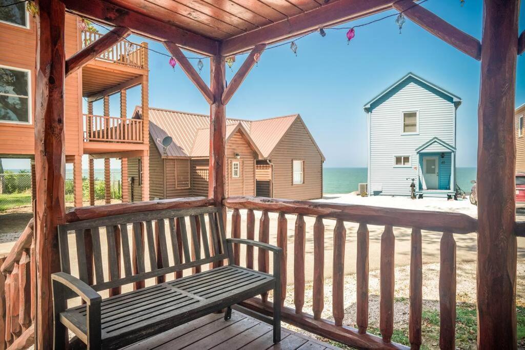 Charming Lakeview Cabin Near Geneva-On-The-Lake! Ashtabula Exterior foto